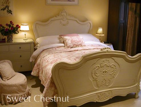Sweet Chestnut; a luxurious guest bedroom in Mole End bed and breakfast